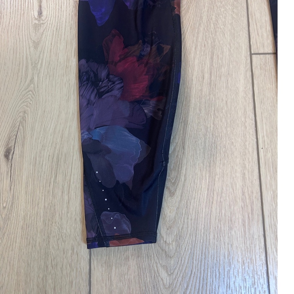 Athleta Rainier Printed Tight Leggings Medium Purple Blue Floral Zip Pockets - Picture 8 of 9
